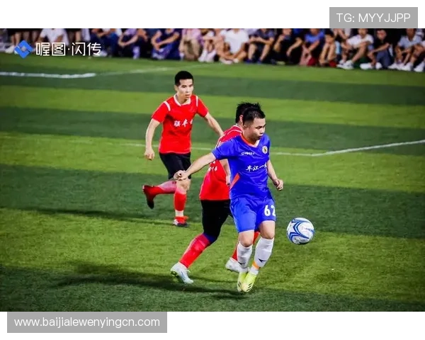 专业真人视讯足球官网平台全天候为用户提供高清流畅的足球比赛直播和互动娱乐体验